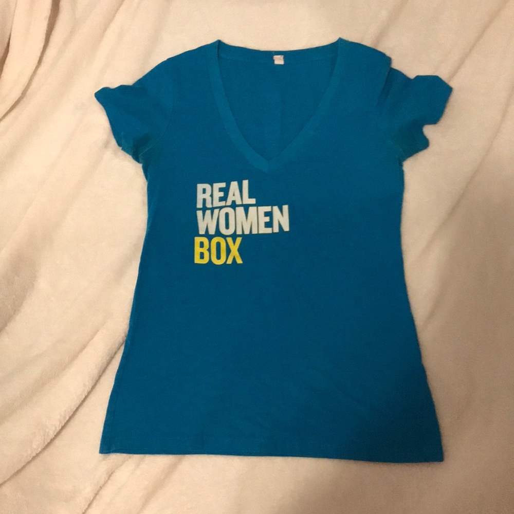 Title ‘Real Women Box’ V-Neck T-Shirt